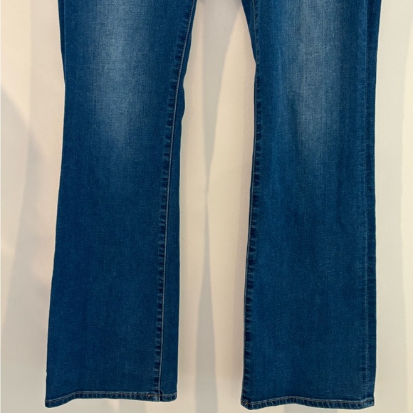 Lucky Brand Lolita boot cut Sz 8 blue jean Cotton Spandex blend Great Condition - Picture 7 of 16